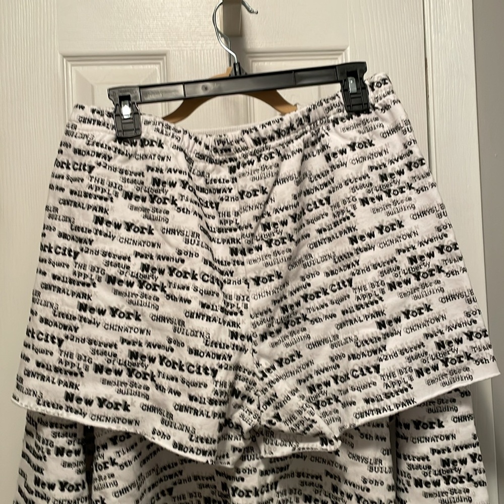 Women’s two piece spirit, jersey size, large shorts and matching sweatshirt - Picture 4 of 8